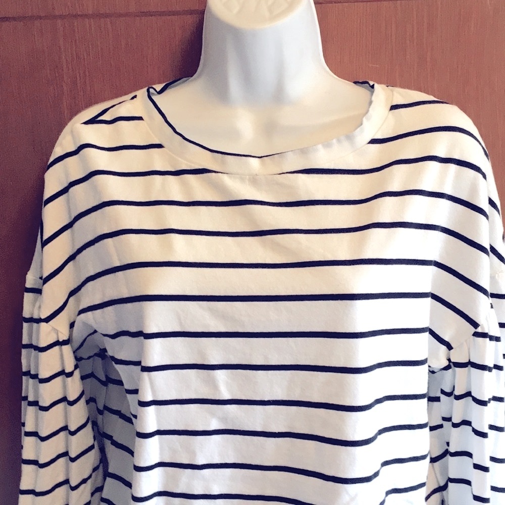 💋Listicle Stripe T shirt black White Puff Sleeve top women's medium